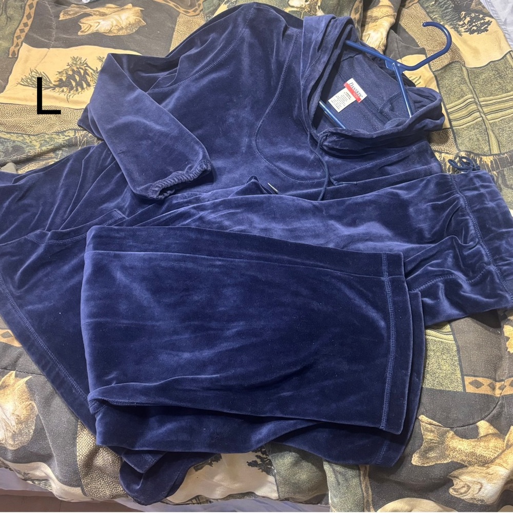 Cozy Women’s sweatsuit set in Navy Blue
